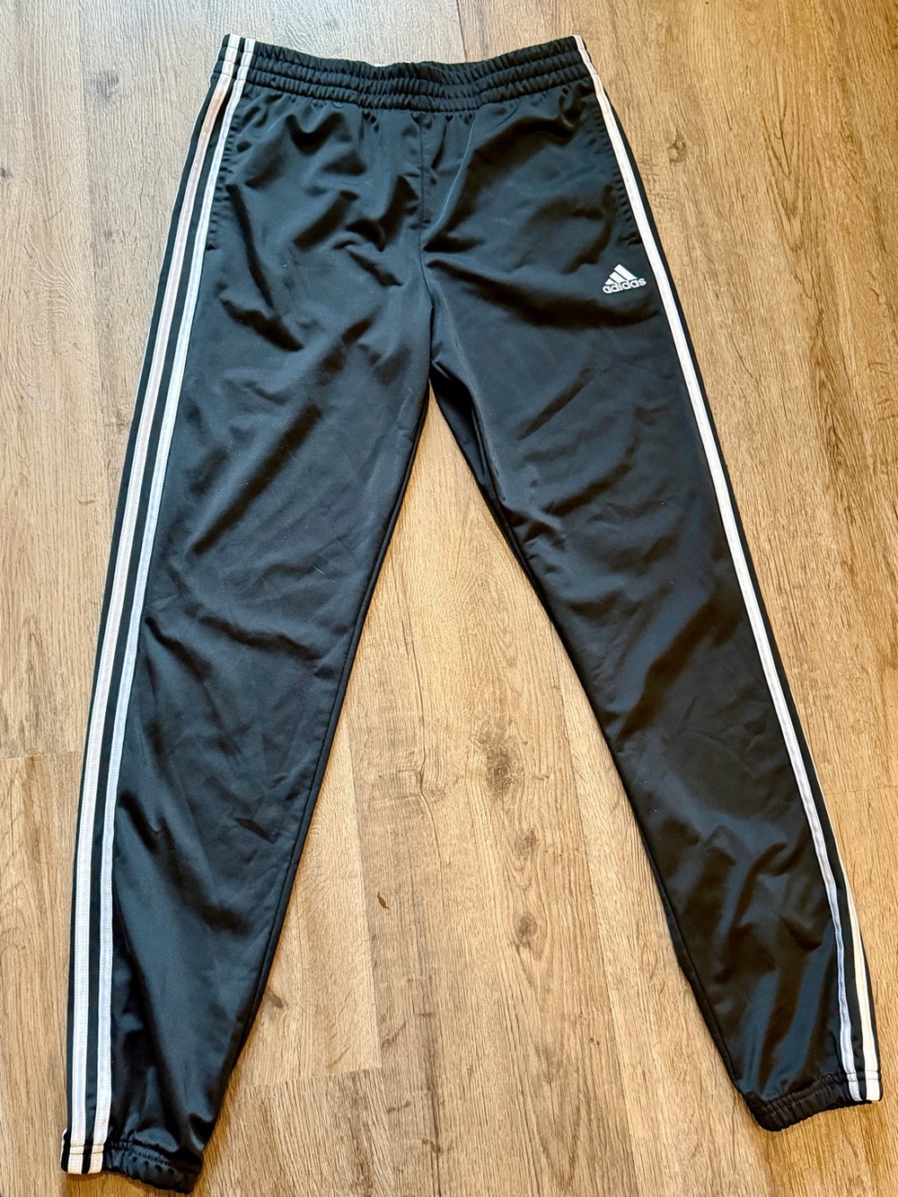 Adidas BoysXL 18/20 2-Piece Track Suit Camo Jacket and Black 3 Stripe Pant
0003 - Picture 7 of 8
